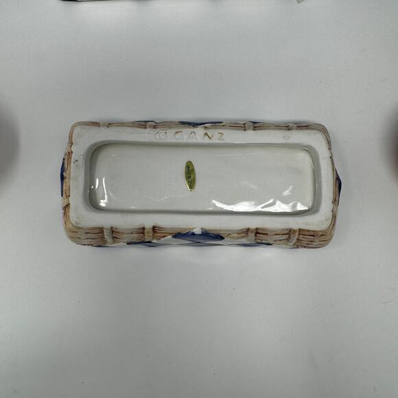 Vintage‎ Ganz Ceramic Apples in Basket with Salt & Pepper Shakers - Picture 5 of 8